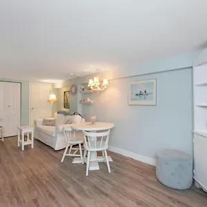 Quaint 1 Bedroom Lower In Victoria, Bc Victoria